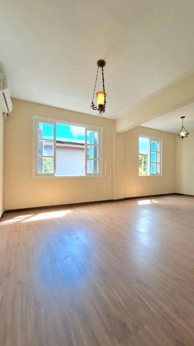 EXCLUSIVO: VALOR ABAIXO DE MERCADO!!! APARTAMENTO "TÉRREO ELEVADO", SEMI MOBILIADO, DE FRENTE, SOL D