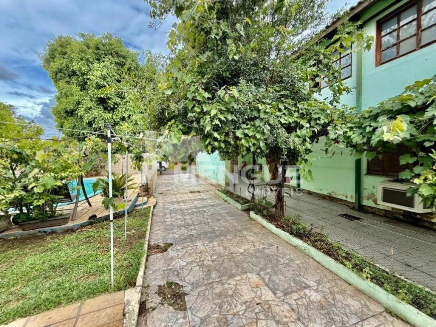 Casa residencial com 4 dormitórios e 5 vagas à venda no bairro Sarandi em Porto Alegre com 356m² por