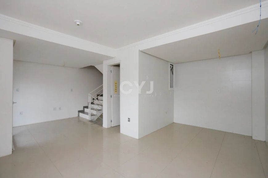 Casa 2 dormitórios no bairro Camaquã em Porto Alegre.