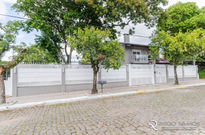 Casa residencial à venda no bairro Jardim Isabel com 500 m² e 4 dormitórios/quartos.