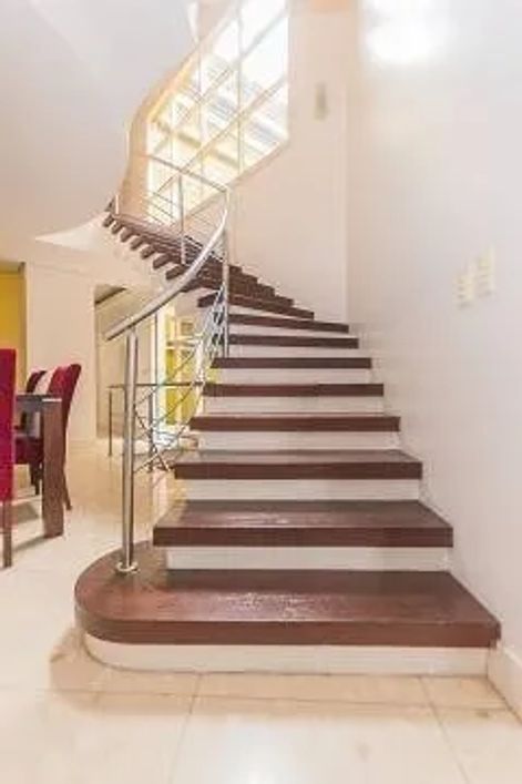 Casa residencial à venda no bairro Chácara Das Pedras com 5 dormitórios/quartos e 418 m².