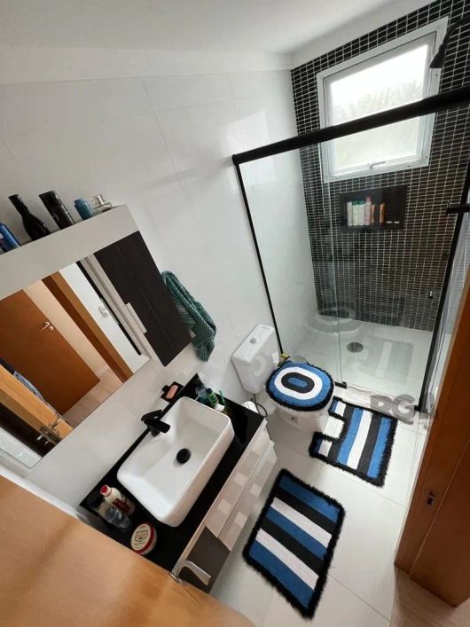 Apartamento de 03 dormitórios com suíte e móveis planejados, estar e jantar, cozinha americana com m