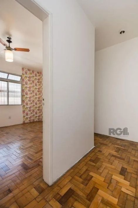 Excelente casa à venda localizado na Rua Espírito Santo, no bairro Centro em Porto Alegre. Este imóv