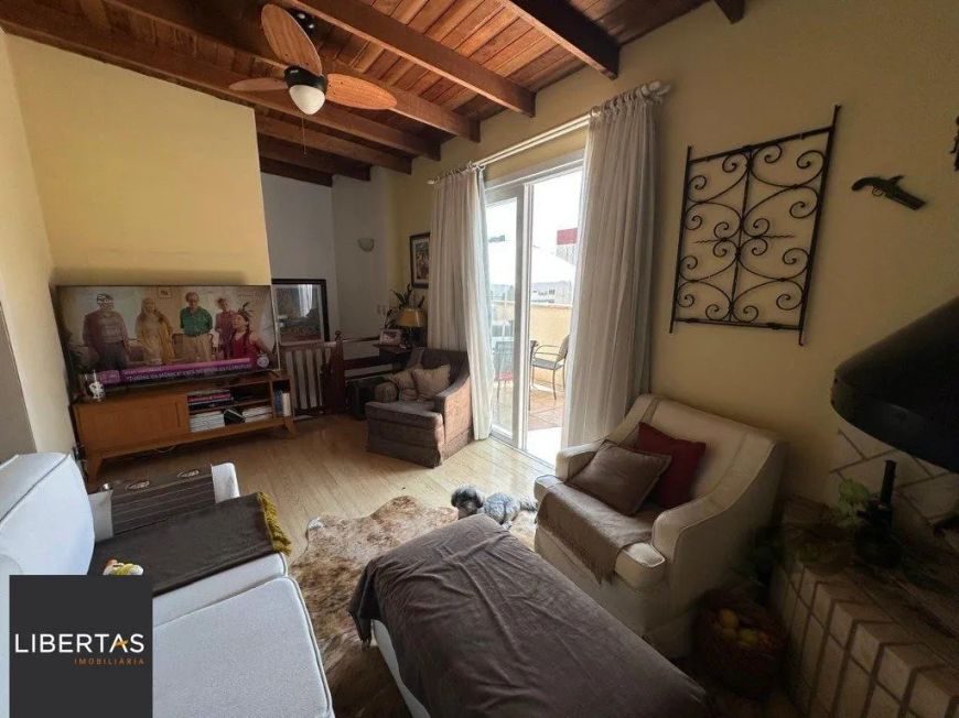 Vende-se bela cobertura 2 quartos com suíte, vaga escriturada e lareira no bairr