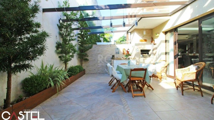Casa Condominio para Venda - 241m², 3 dormitórios, sendo 1 suites, 2 vagas - Lom