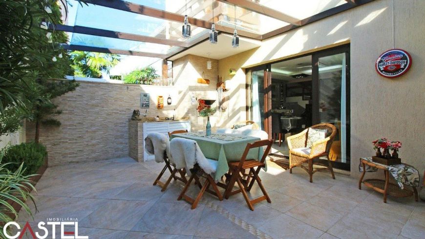 Casa Condominio para Venda - 241m², 3 dormitórios, sendo 1 suites, 2 vagas - Lom