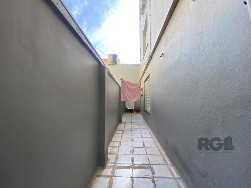 Confira esse Apartamento á venda na região central .Ao entrar no apartamento, você se depara com uma