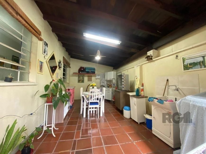 Confira esse Apartamento á venda na região central .Ao entrar no apartamento, você se depara com uma