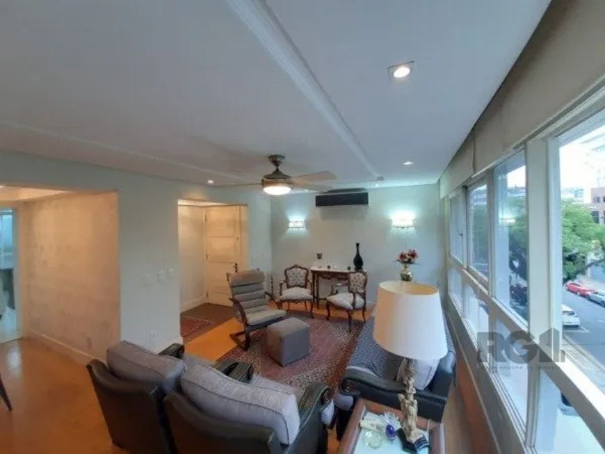 Apartamento no bairro Moinhos de Vento, com 213m² de área total, 3 dormitórios (sendo 1 suíte master