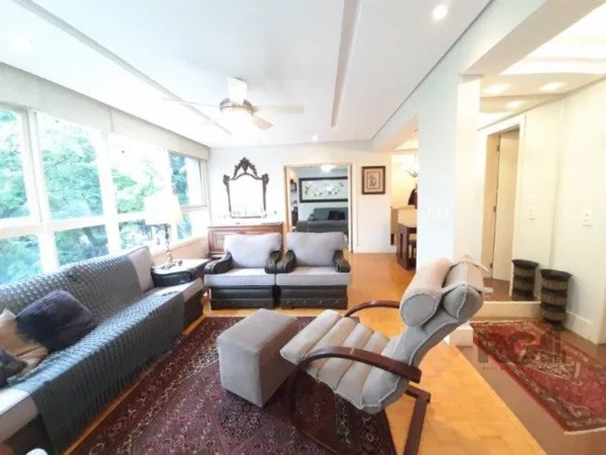 Apartamento no bairro Moinhos de Vento, com 213m² de área total, 3 dormitórios (sendo 1 suíte master