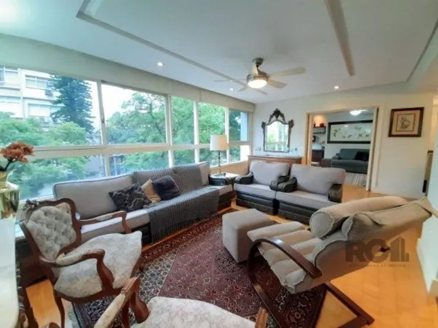 Apartamento no bairro Moinhos de Vento, com 213m² de área total, 3 dormitórios (sendo 1 suíte master