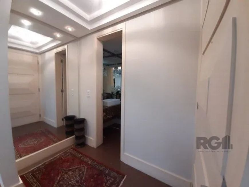 Apartamento no bairro Moinhos de Vento, com 213m² de área total, 3 dormitórios (sendo 1 suíte master