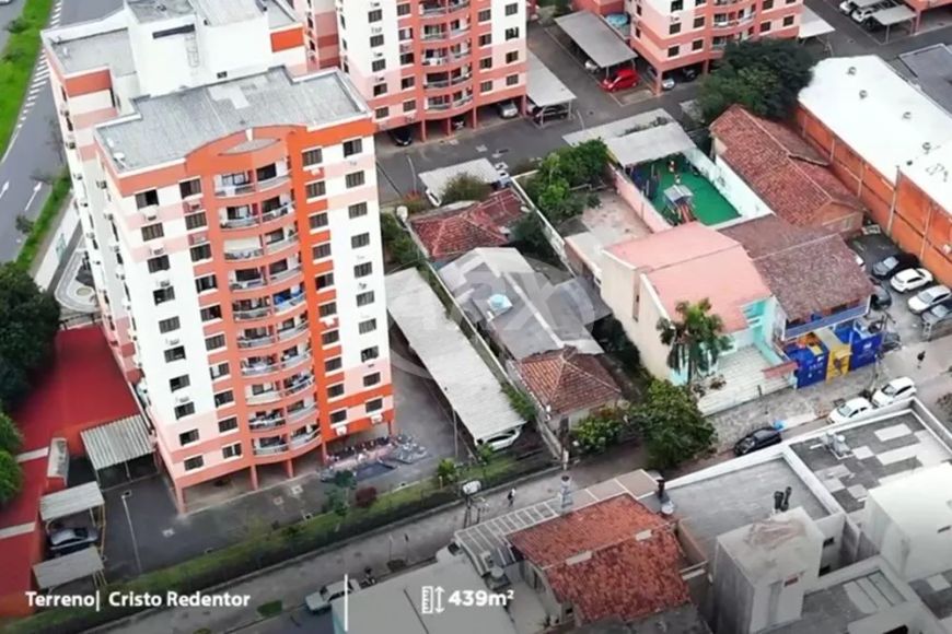 Terreno/Lote Residencial de 439.0m² no bairro Cris