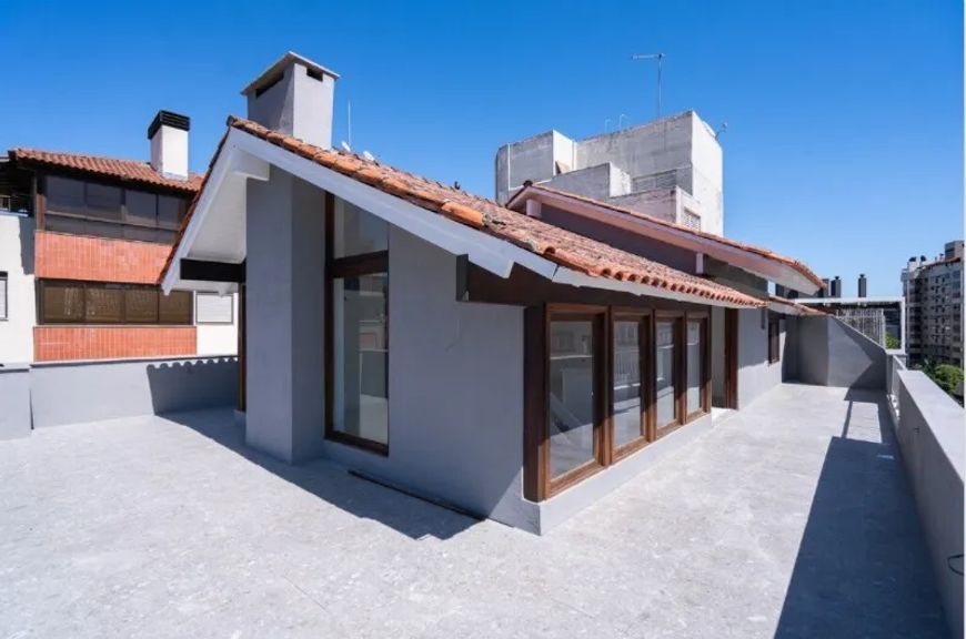 Cobertura à venda no bairro Auxiliadora com 3 dormitórios e 244 m² de área útil