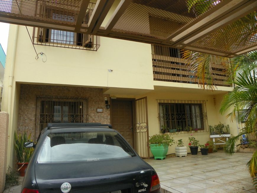 Bridge imóveis vende casa no Menino Deus, 05 dorm.