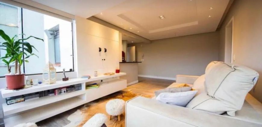 Apartamento à venda no bairro Chácara Das Pedras com 53 m² e 1 dormitório/quarto.