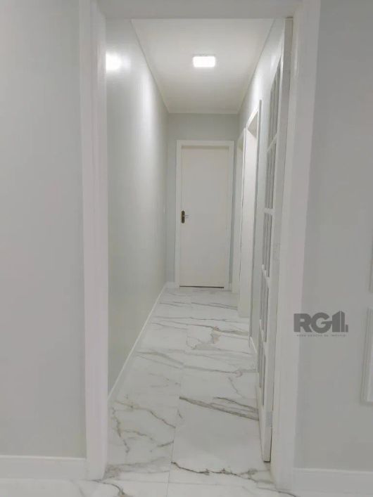 Vende no bairro Chácara da Pedras, apartamento de 02 dormitórios, living 02 ambientes, com sacada, b