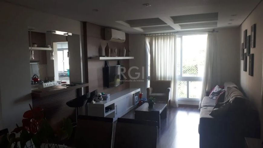 Imóvel impecável, piso laminado novo,cozinha americana sob medida, área de serviço com armários, sal
