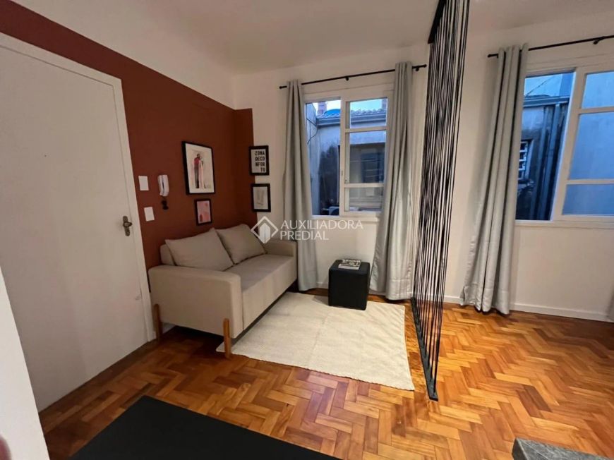 Apartamento JK reformado e mobiliado - Bom Fim