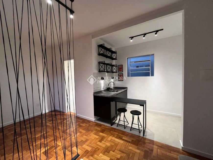 Apartamento JK reformado e mobiliado - Bom Fim