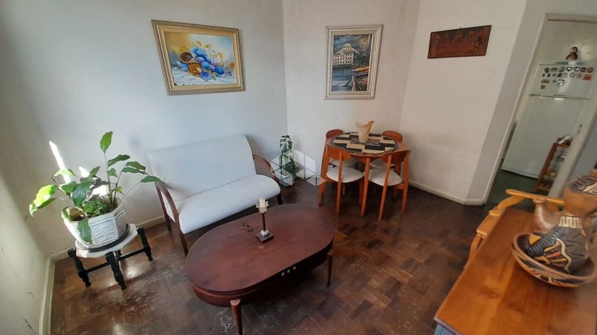 Á venda apartamento com dois quartos, no Edifício Duque de Caxias