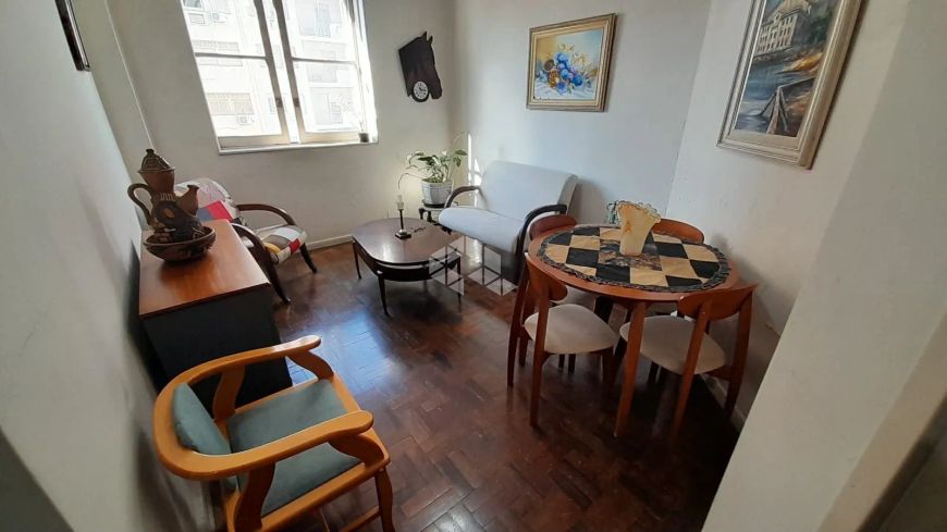 Á venda apartamento com dois quartos, no Edifício Duque de Caxias