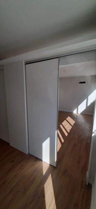 Salas/Conjuntos em Menino Deus com 33.74 m² , 1 vaga(s).