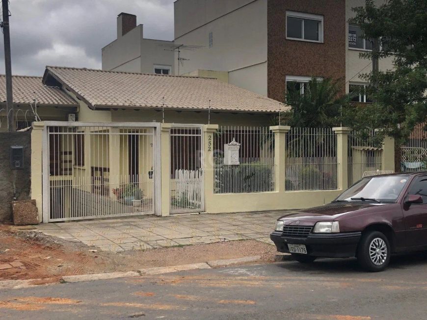 Casa para Venda - 227m², 4 dormitórios, sendo 1 suites, 3 vagas - Chácara das Pedras
