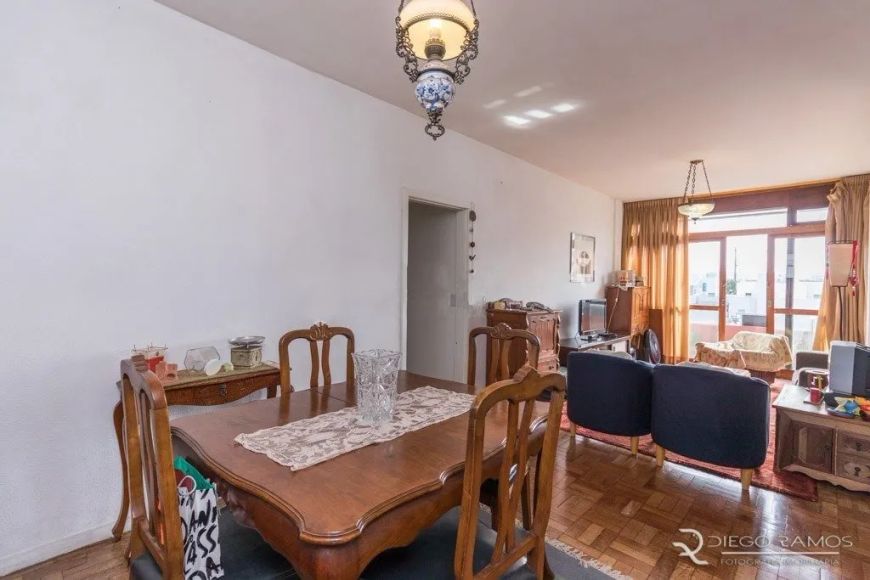 Apartamento à venda no Menino Deus com 130m² e 3 dormitórios/quartos disponíveis