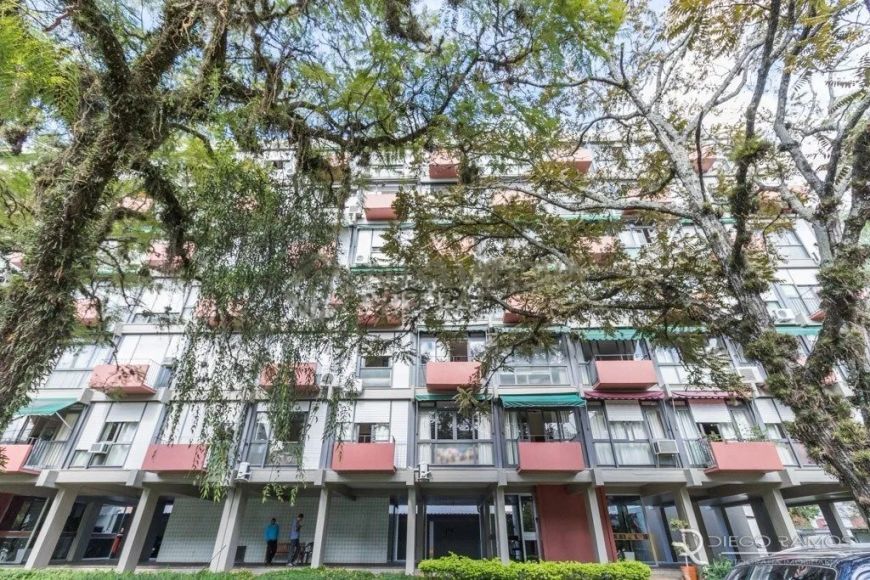 Apartamento à venda no Menino Deus com 130m² e 3 dormitórios/quartos disponíveis