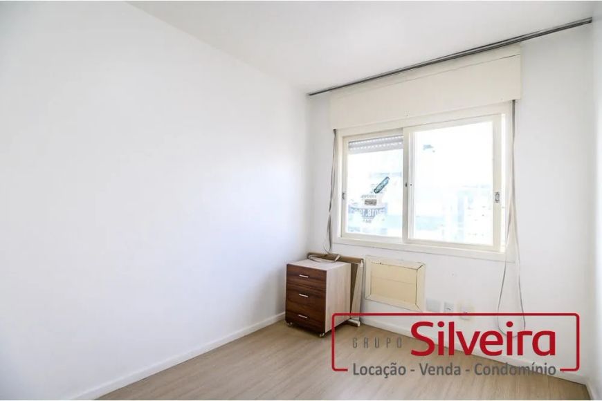 Apartamento em Porto Alegre, no bairro Nonoai, à venda.