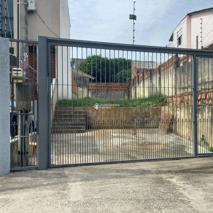 Terreno bem localizado, preparado para construção de sobrado de alvenaria no Passo das Pedras.