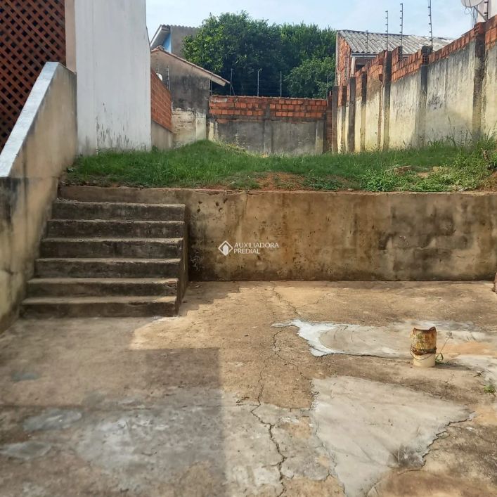 Terreno bem localizado, preparado para construção de sobrado de alvenaria no Passo das Pedras.
