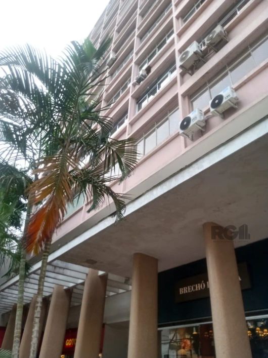 Excelente oportunidade no Bairro Auxiliadora, no Ed. Nilza esther.Apartamento amplo e arejado ao lad