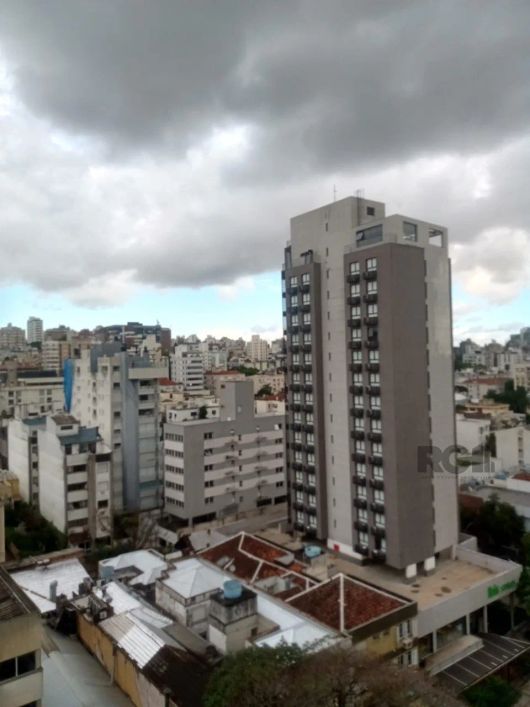 Excelente oportunidade no Bairro Auxiliadora, no Ed. Nilza esther.Apartamento amplo e arejado ao lad