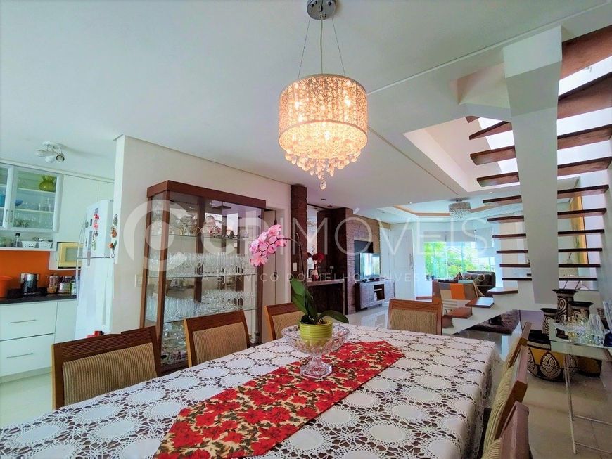 Casa/Sobrado em Porto Alegre, no bairro Jardim Planalto, à venda.