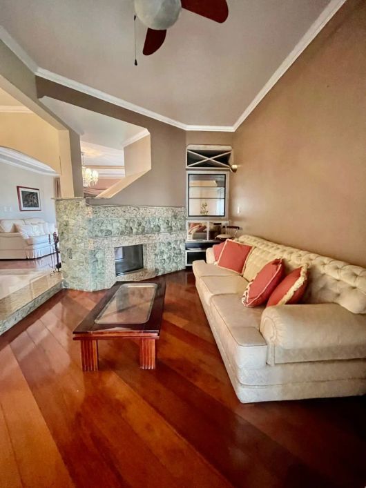 Apartamento à venda no bairro Sarandi com 3 dormitórios/quartos e 223 m² de área útil