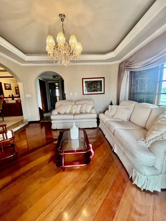 Apartamento à venda no bairro Sarandi com 3 dormitórios/quartos e 223 m² de área útil