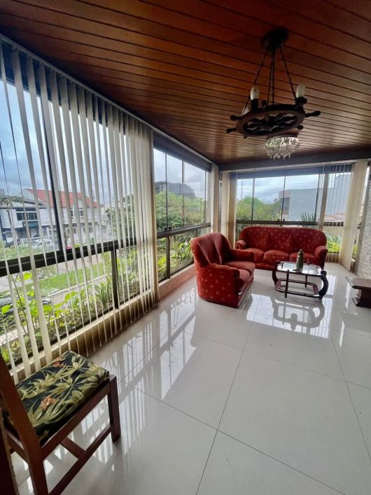 Apartamento à venda no bairro Sarandi com 3 dormitórios/quartos e 223 m² de área útil