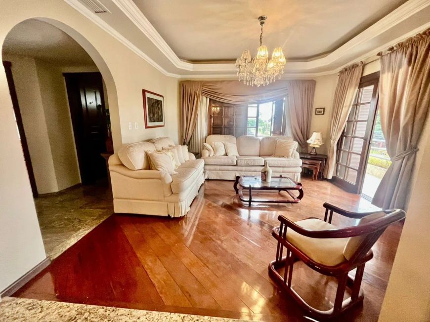 Apartamento à venda no bairro Sarandi com 3 dormitórios/quartos e 223 m² de área útil