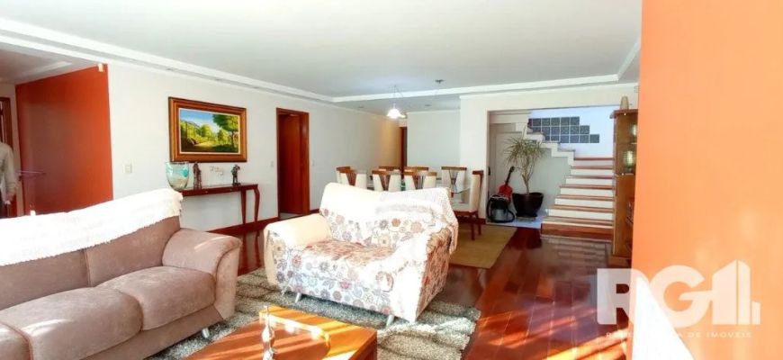 Casa sobrado de alto padrão no coração do planalto composta de 05 dormitórios, sendo uma suíte com c