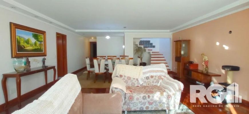 Casa sobrado de alto padrão no coração do planalto composta de 05 dormitórios, sendo uma suíte com c