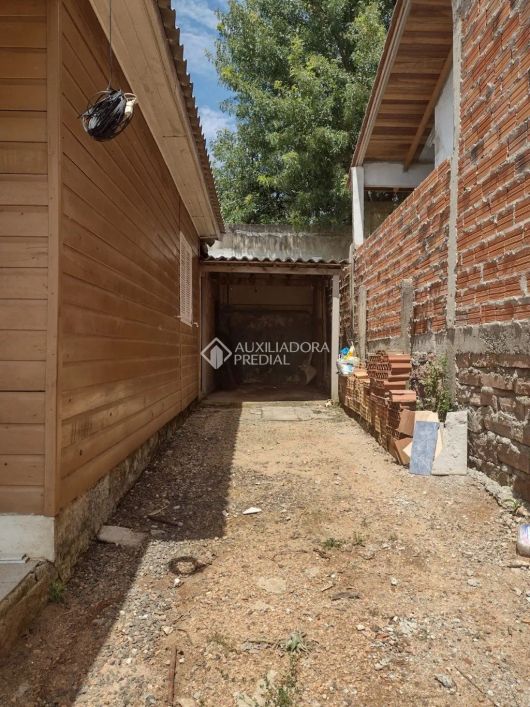 Casa residencial à venda no bairro Campo Novo com 70 m² e 2 dormitórios/quartos