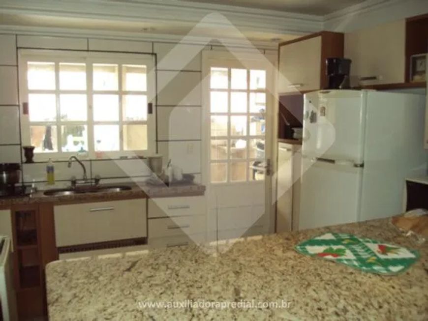 Casa com 3 quartos, suíte, terreno plano