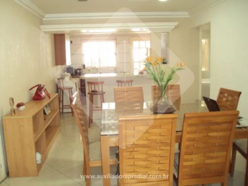 Casa com 3 quartos, suíte, terreno plano