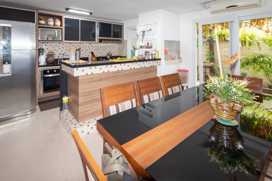 Casa de condomínio à venda no bairro Tristeza com 200m² e 3 dormitórios/quartos.