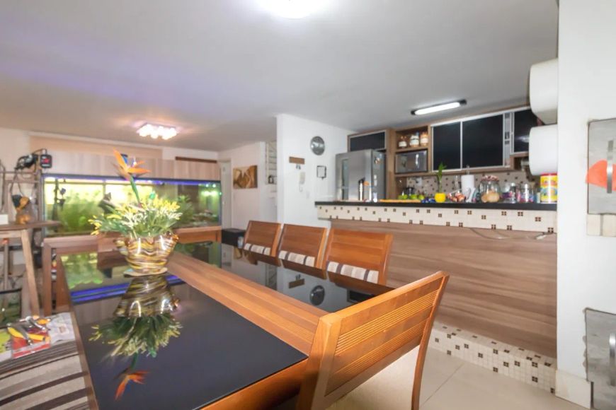 Casa de condomínio à venda no bairro Tristeza com 200m² e 3 dormitórios/quartos.