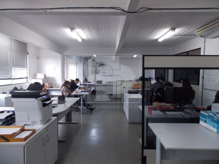 Depósito/Pavilhão em Porto Alegre, no bairro Navegantes, à venda.