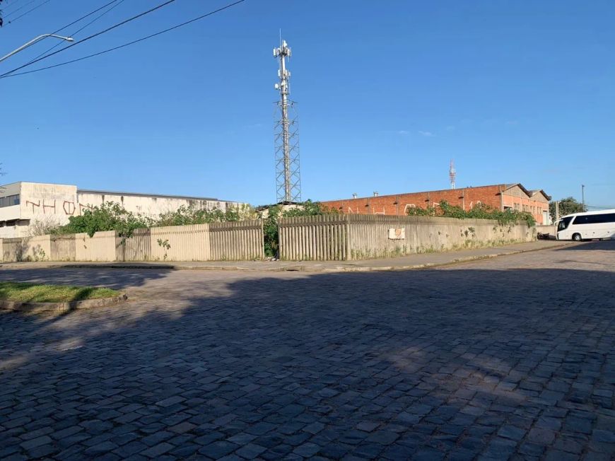 Terreno à venda no bairro Humaitá com área construída de 0 e sem dormitórios.