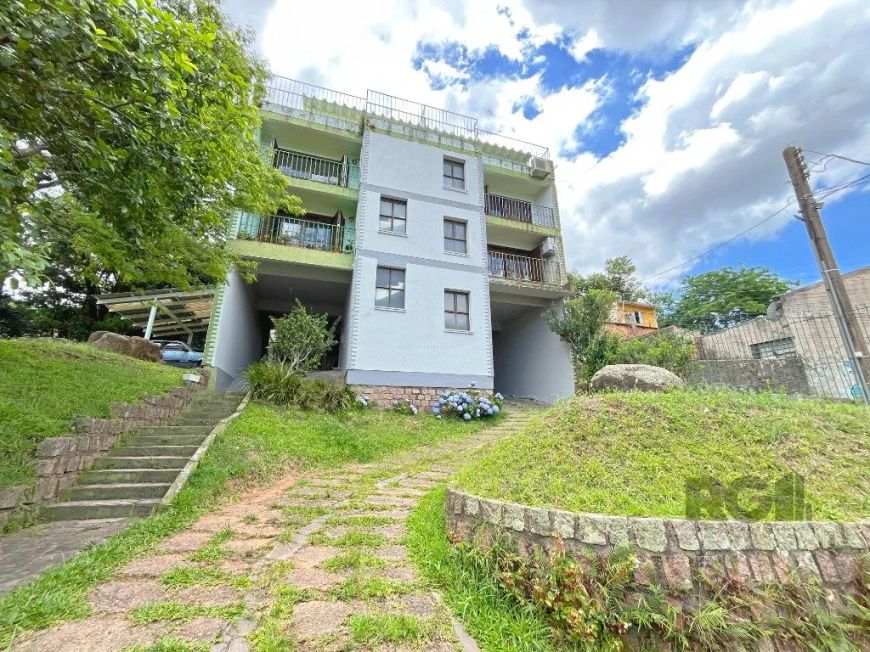 Apartamento 3 dormitórios, suíte, sala ampla, copa, banheiro, cozinha, área de serviço. Parte superi